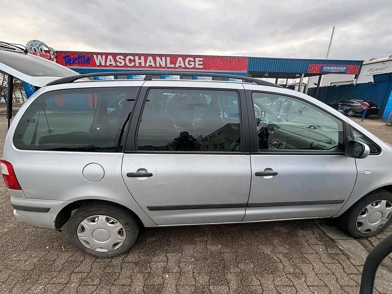 Grau Gebraucht 2006 Ford Galaxy Van / Kleinbus | 3.000 € (Guter Preis) - Bild 1/4