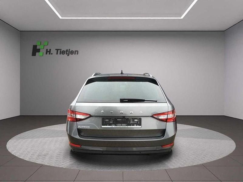 Gebraucht Skoda Superb Ambition 200 PS (147 kW) 2022 Grau Kombi