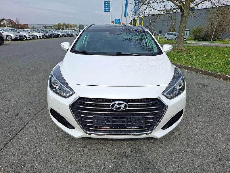 Gebraucht Hyundai i40 Premium 141 PS (103 kW) 2017 White crystal / mic Kombi