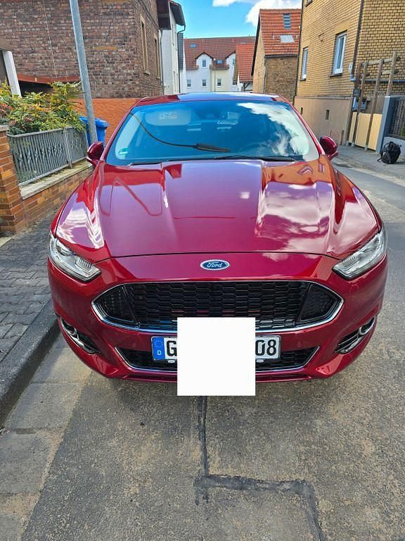Gebraucht Ford Mondeo Titanium 160 PS (117 kW) 2016 Rot Limousine