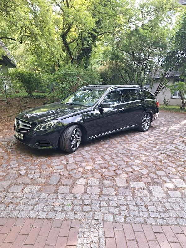 Schwarz Gebraucht 2014 Mercedes 300 Kombi | 16.000 € - Bild 1/4