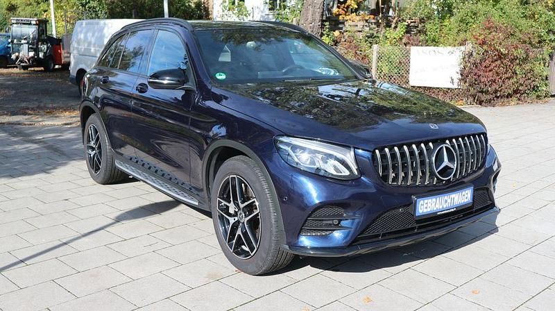 Blau Gebraucht 2018 Mercedes GLC250 AMG SUV | 26.490 € (Guter Preis) - Bild 1/4