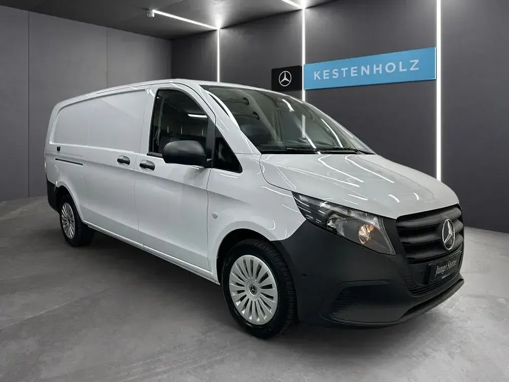 Gebraucht Mercedes Vito 163 PS (119 kW) 2025 Arktikweiß Van