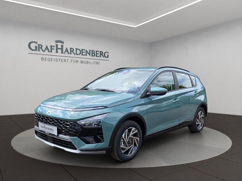 Mangrove green / mic Neu 2025 Hyundai Bayon Trend SUV | 22.590 € (Fairer Preis) - Bild 1/4