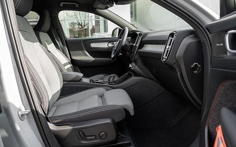 Gebraucht Volvo XC40 Plus 129 PS (94 kW) 2023 Vapour grey SUV