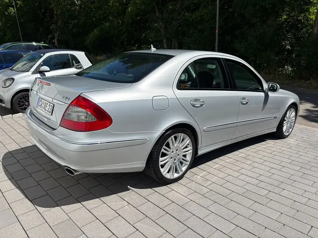 Gebraucht Mercedes E220 Elegance 170 PS (125 kW) 2008 Silber Limousine
