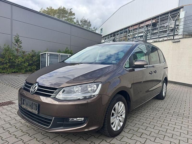 Braun Gebraucht 2012 VW Sharan Comfortline Van / Kleinbus | 7.499 € (Guter Preis) - Bild 1/4