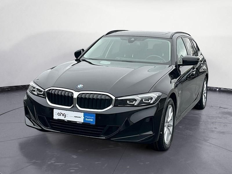 Schwarz Gebraucht 2022 BMW 330e Sport Line Kombi | 30.860 € (Guter Preis) - Bild 1/4