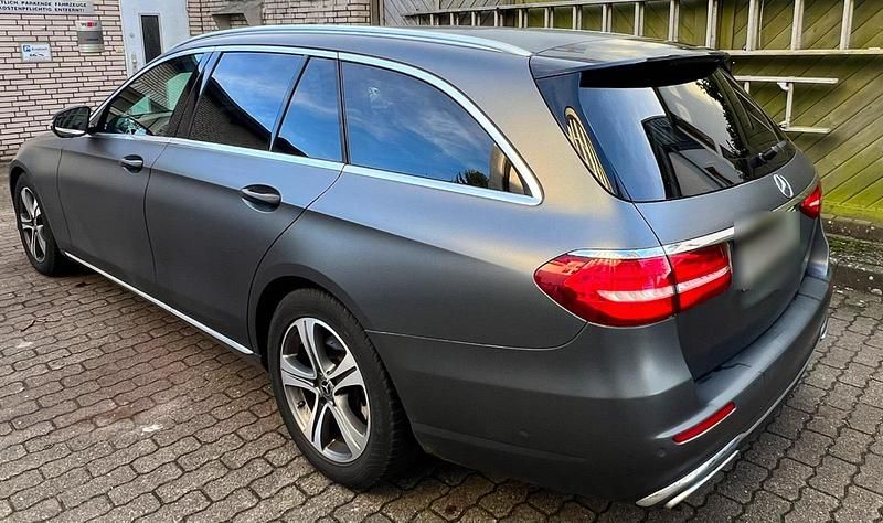 Gebraucht Mercedes E220 Avantgarde 194 PS (142 kW) 2017 Andere farben Kombi