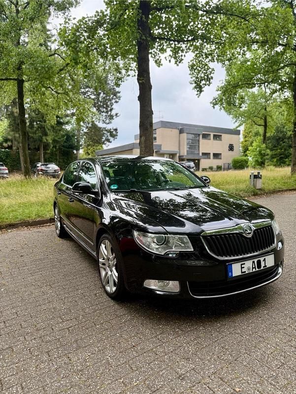 Schwarz Gebraucht 2009 Skoda Superb Limousine | 8.190 € (Fairer Preis) - Bild 1/4