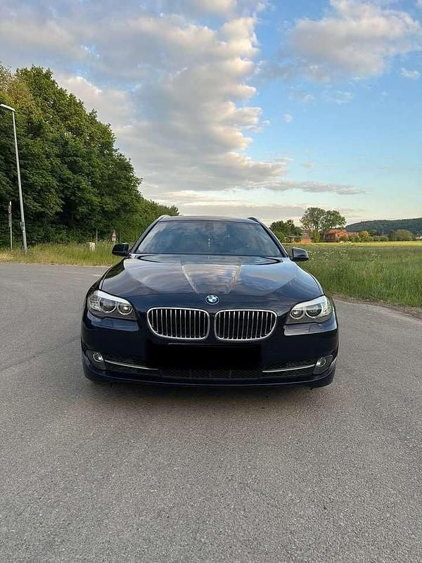 Blau Gebraucht 2011 BMW 530 M Sport Kombi | 11.800 € (Fairer Preis) - Bild 1/4