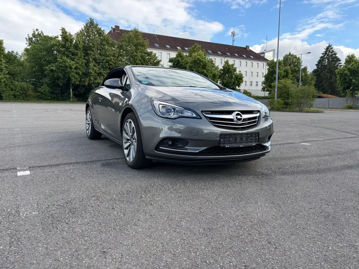 Gebraucht Opel Cascada Innovation 140 PS (102 kW) 2017 Grau Cabrio