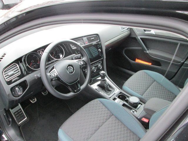 Gebraucht VW Golf VII IQ Drive 150 PS (110 kW) 2019 Schwarz metallic Kombi