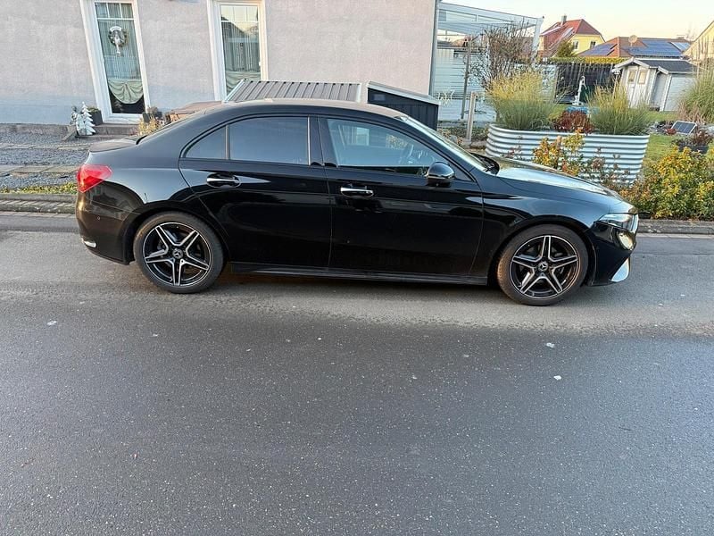 Gebraucht Mercedes A200 AMG Line Premium 163 PS (119 kW) 2023 Schwarz Limousine