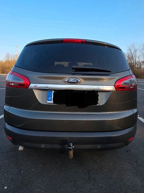 Gebraucht Ford S-MAX Titanium 140 PS (102 kW) 2014 Braun Van / Kleinbus