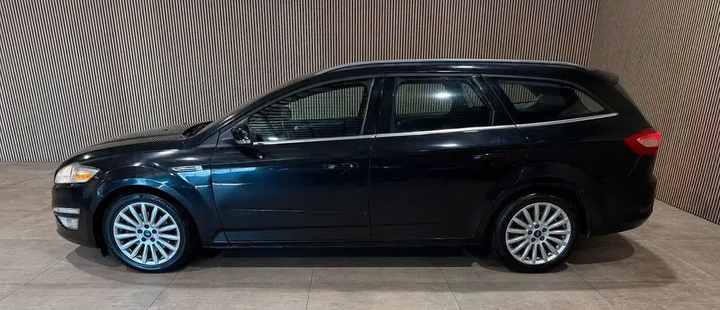 Gebraucht Ford Mondeo 140 PS (102 kW) 2014 Schwarz Limousine