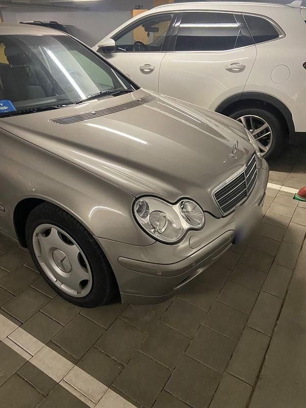 Gebraucht Mercedes 200 116 PS (85 kW) 2003 Silber Limousine