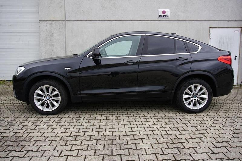 Gebraucht BMW X4 Sport Line 190 PS (139 kW) 2017 Black sapphire metallic SUV