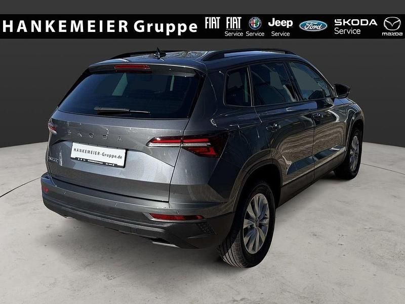 Neu Skoda Karoq Selection 150 PS (110 kW) 2025 Graphite grau metallic SUV