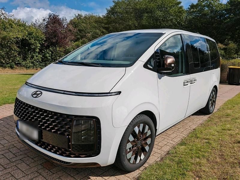 Weiß Gebraucht 2024 Hyundai Staria Signature Van | 41.500 € (Superpreis) - Bild 1/4