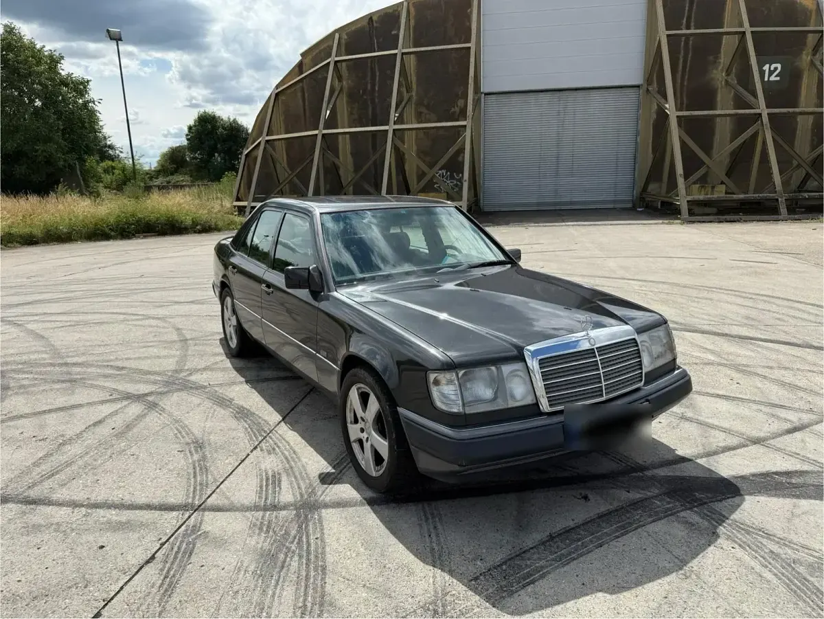 Gebraucht Mercedes E320 220 PS (161 kW) 1993 Grau Limousine