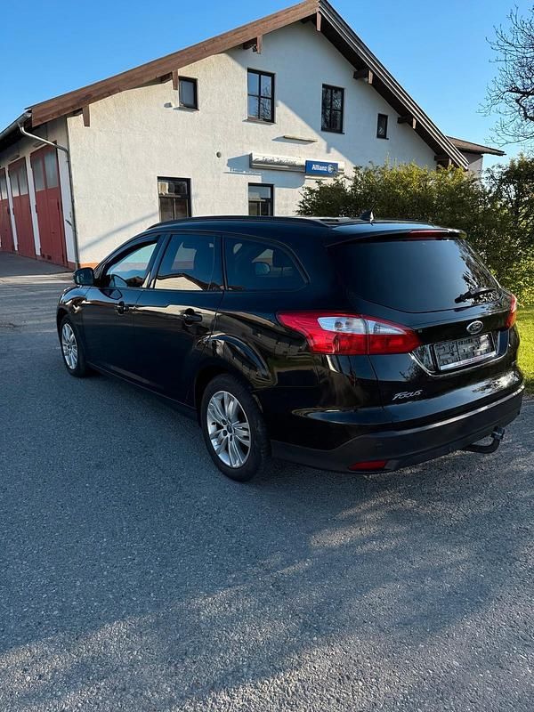 Gebraucht Ford Focus 99 PS (72 kW) 2013 Schwarz Limousine