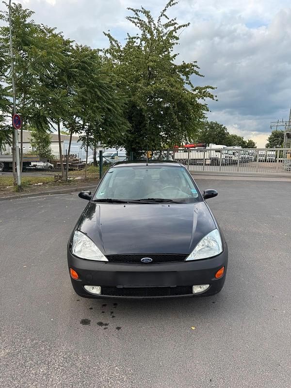 Schwarz Gebraucht 2000 Ford Focus Kleinwagen | 1.300 € (Fairer Preis) - Bild 1/4