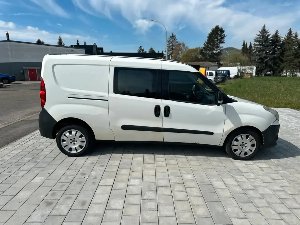 Gebraucht Fiat Doblò 90 PS (66 kW) 2010 Weiß Van / Kleinbus