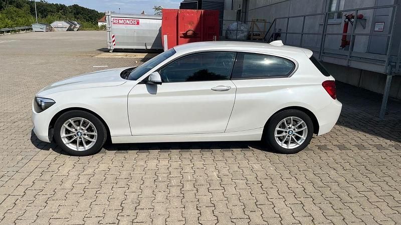 Gebraucht BMW 114 102 PS (75 kW) 2014 Weiß Kleinwagen
