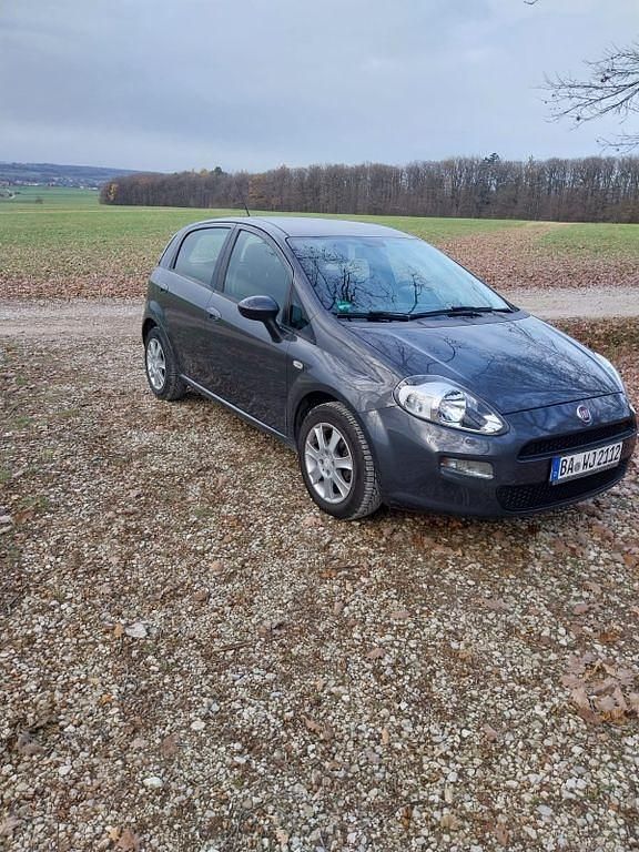 Grau Gebraucht 2013 Fiat Grande Punto Kleinwagen | 3.300 € (Fairer Preis) - Bild 1/4