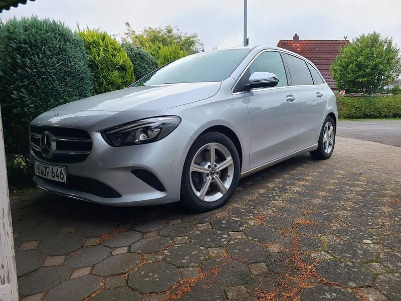 Silber Gebraucht 2019 Mercedes B220 Van / Kleinbus | 20.990 € (Superpreis) - Bild 1/4