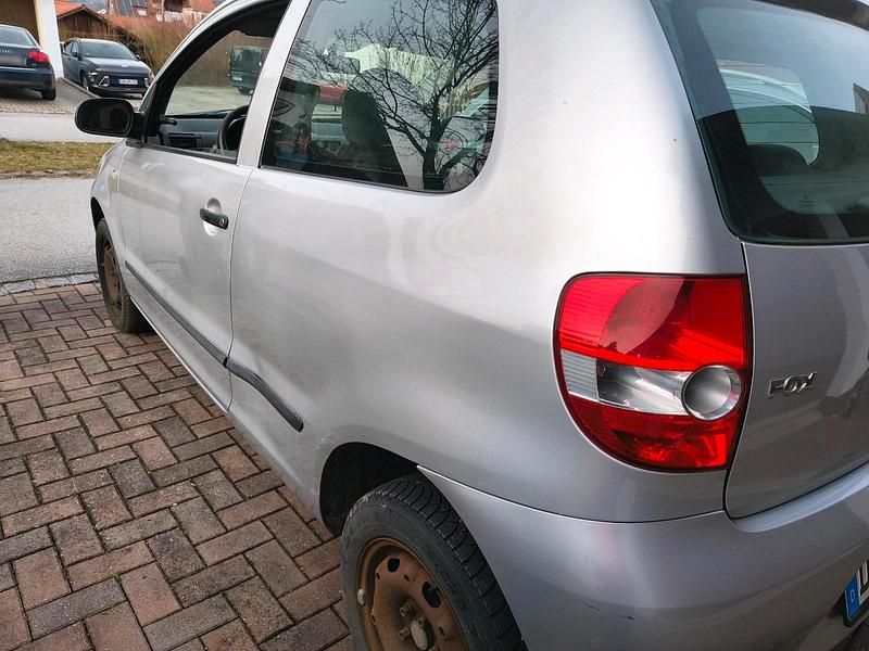 Second-hand VW Fox 55 CP (40 kW) 2006 Argintiu Hatchback
