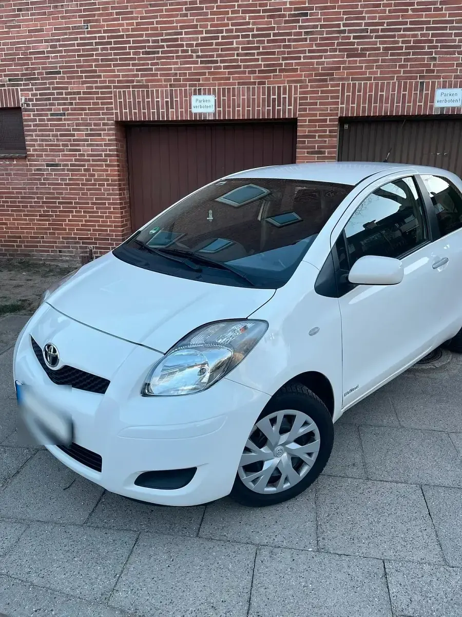 Gebraucht Toyota Yaris 69 PS (50 kW) 2011 Weiß Kleinwagen