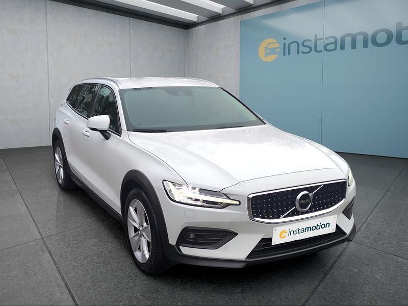 Gebraucht Volvo V60 CC 197 PS (144 kW) 2021 Weiß Kombi