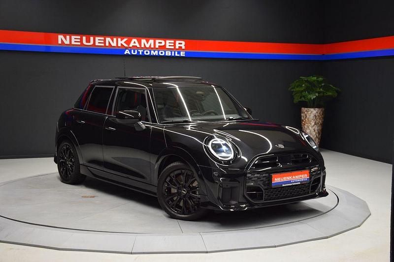 Schwarz Gebraucht 2024 Mini John Cooper Works Kleinwagen | 30.990 € (Fairer Preis) - Bild 1/4