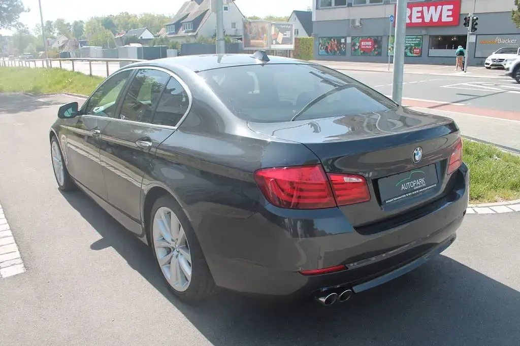 Gebraucht BMW 520 Sport Line 184 PS (135 kW) 2012 Grau Limousine