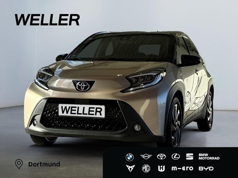 Ginger beige / night sky black Gebraucht 2022 Toyota Aygo Kleinwagen | 16.990 € (Fairer Preis) - Bild 1/3