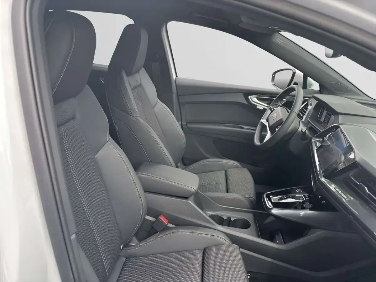 Second-hand Audi Q4 e-tron S-Line 210 kW (286 CP) 2026 Alb SUV