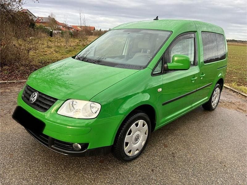 Grün Gebraucht 2010 VW Caddy Maxi Style Van / Kleinbus | 5.900 € (Superpreis) - Bild 1/4