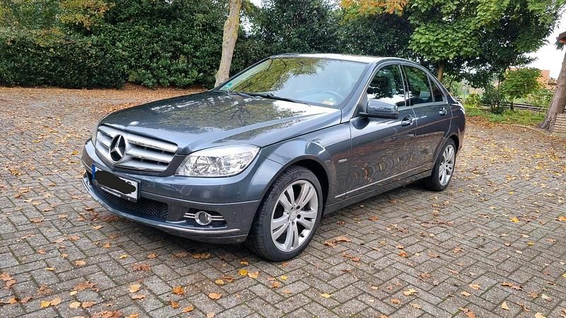 Grau Gebraucht 2009 Mercedes C220 Avantgarde Limousine | 3.800 € (Guter Preis) - Bild 1/4