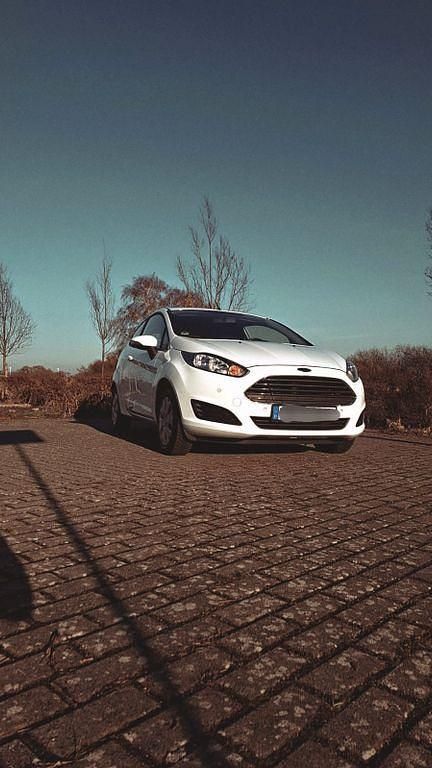 Gebraucht Ford Fiesta SYNC Edition 101 PS (74 kW) 2014 Weiß Kleinwagen