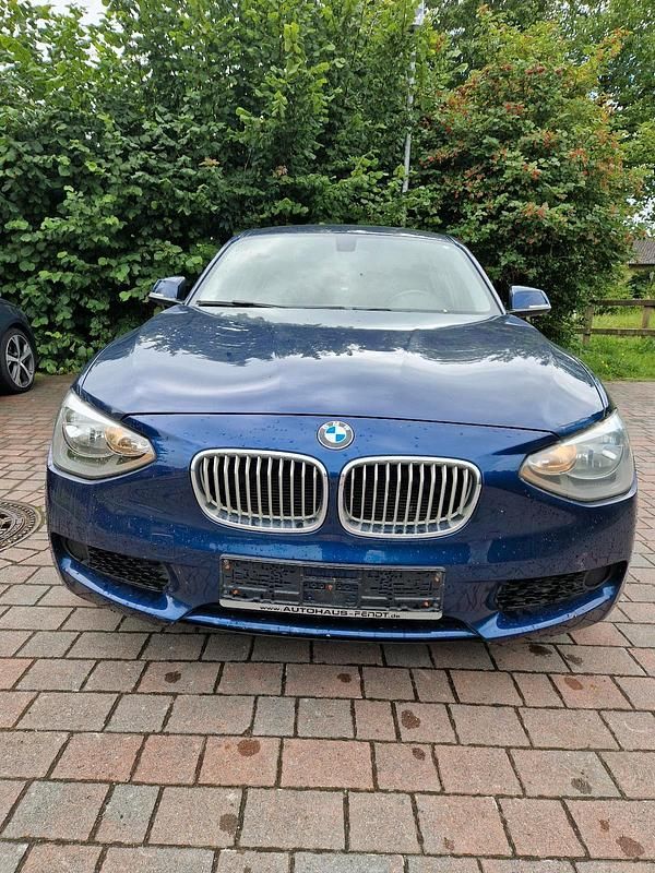 Blau Gebraucht 2011 BMW 118 Kleinwagen | 6.200 € (Guter Preis) - Bild 1/4