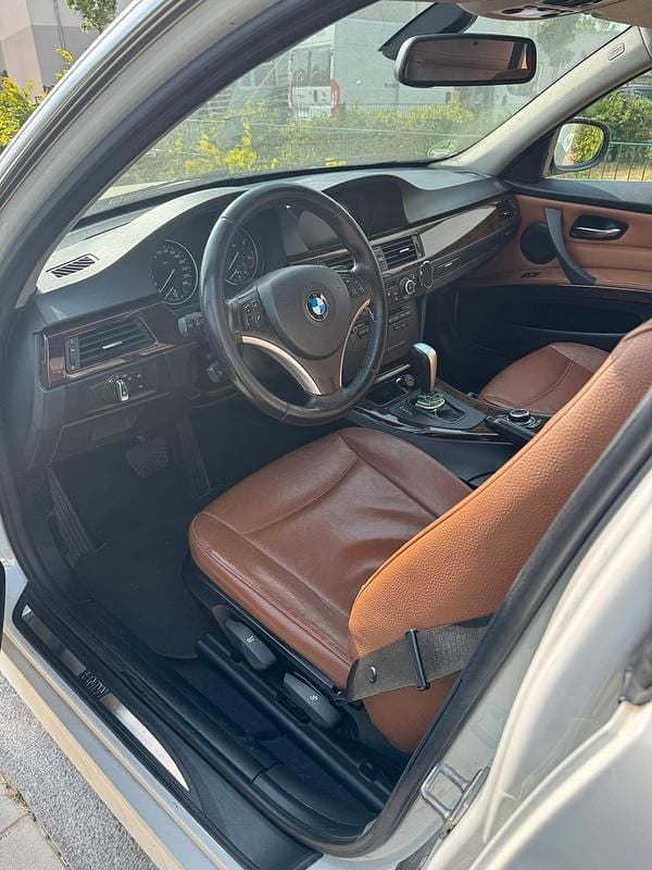 Gebraucht BMW 325 204 PS (150 kW) 2010 Weiß Limousine