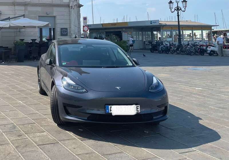 Gebraucht 2022 Tesla Model 3 Limousine | 28.999 € (Etwas zu teuer) - Bild 1/4