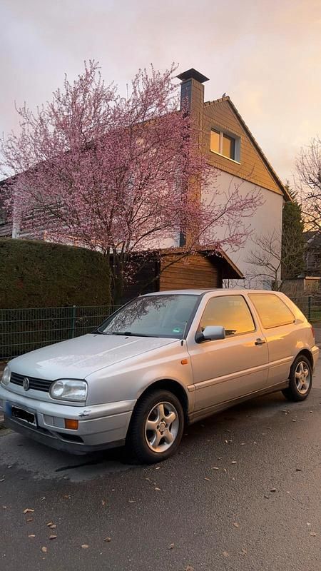 Gebraucht VW Golf III 90 PS (66 kW) 1997 Silber Kombi