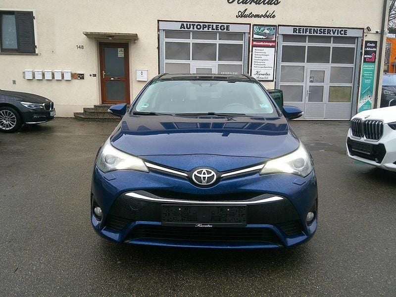Gebraucht Toyota Avensis Executive 143 PS (105 kW) 2015 Blau Kombi