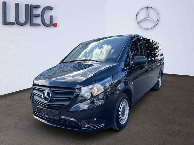 Obsidianschwarz metallic Gebraucht 2024 Mercedes Vito Van / Kleinbus | 44.625 € - Bild 1/4