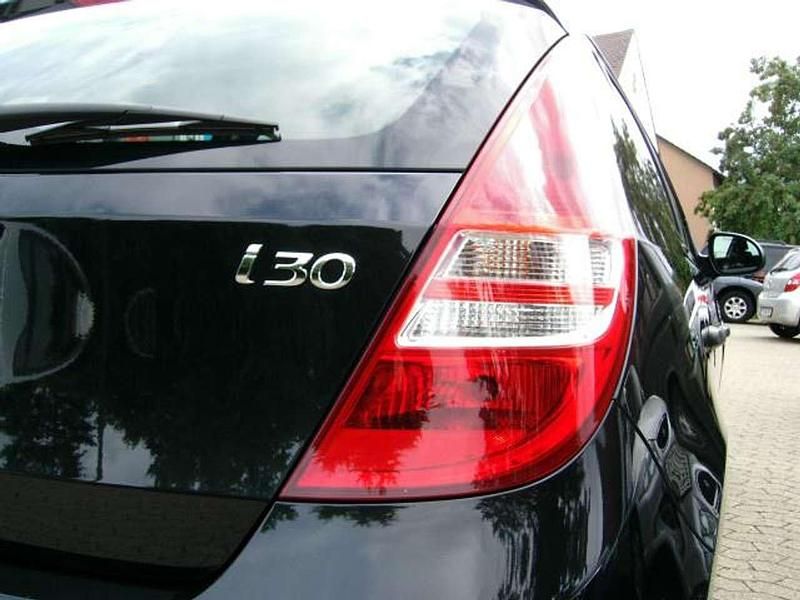 Gebraucht Hyundai i30 109 PS (80 kW) 2009 Schwarz Limousine