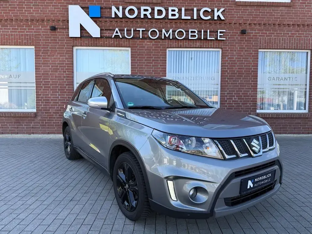 Gebraucht Suzuki Vitara 140 PS (102 kW) 2017 Grau SUV