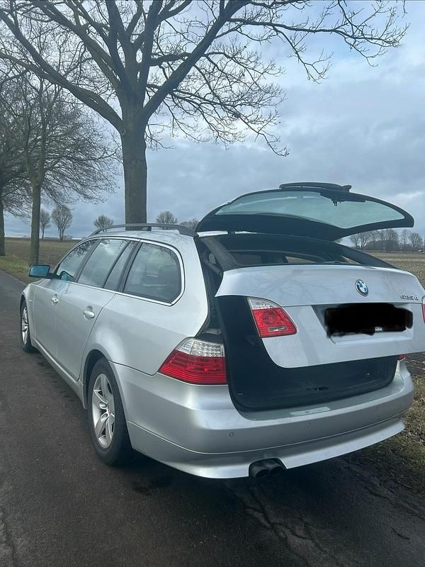 Gebraucht BMW 525 197 PS (144 kW) 2007 Silber Kombi